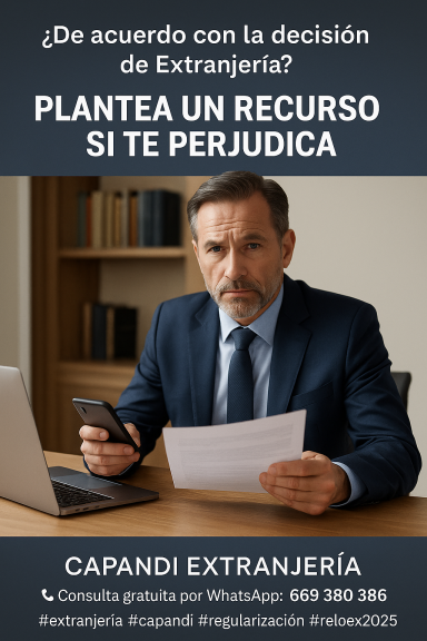  Abogado revisando expediente para recurso contra resolución negativa