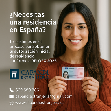 Mujer inmigrante sonriendo con su tarjeta de residencia española